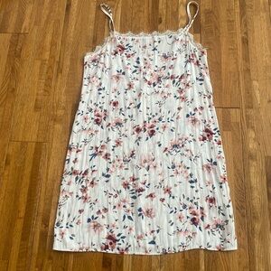 ⭐️ BOGO ⭐️ Hollister Floral Slip On Dress Sz M